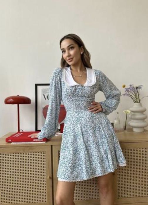 Сукня з комірцем