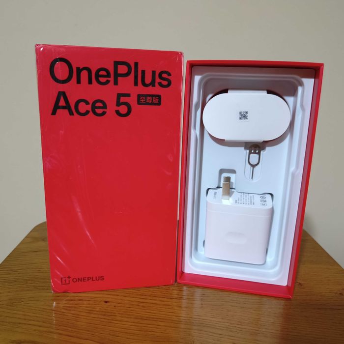 OnePlus Ace 5 Ultra 5 12/256GB  чорний розблокований Dimensity9400+