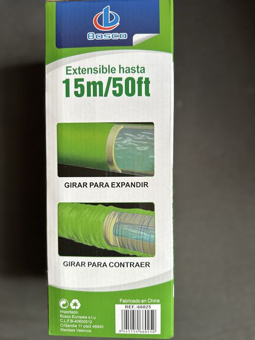 Mangueira extensível com pistola.
