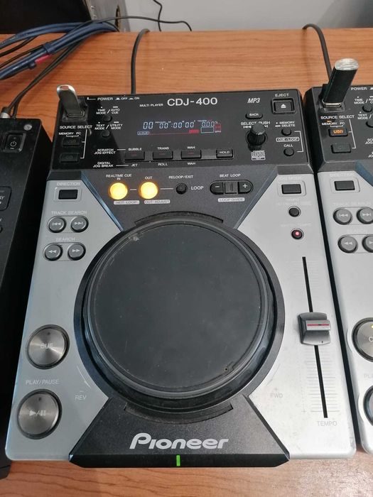 Pioneer CDJ 400 - Um a 100% outro para peças ou reparação