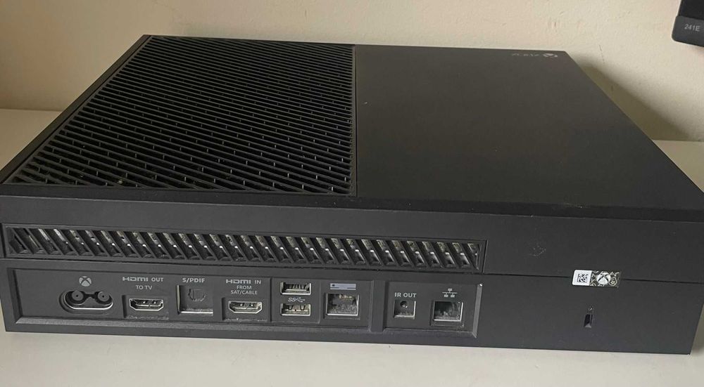 Xbox One Preta *EM BOM ESTADO*