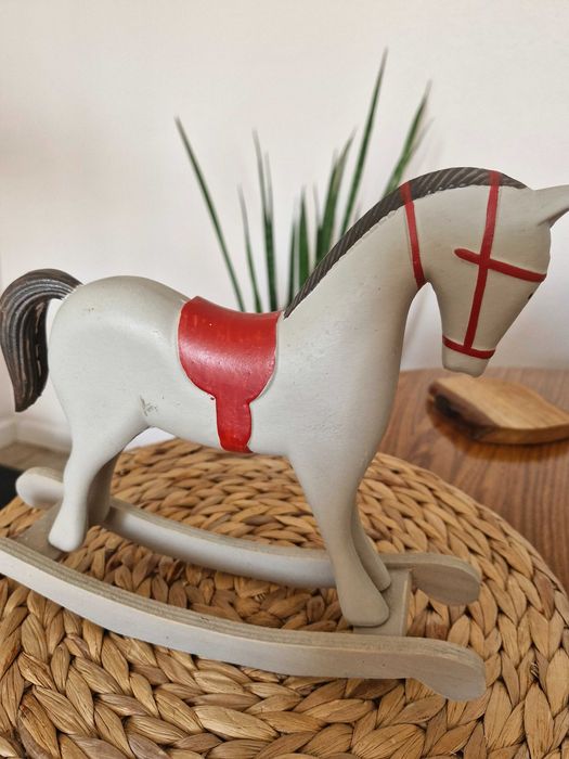 Figurka drewniana konik na biegunach