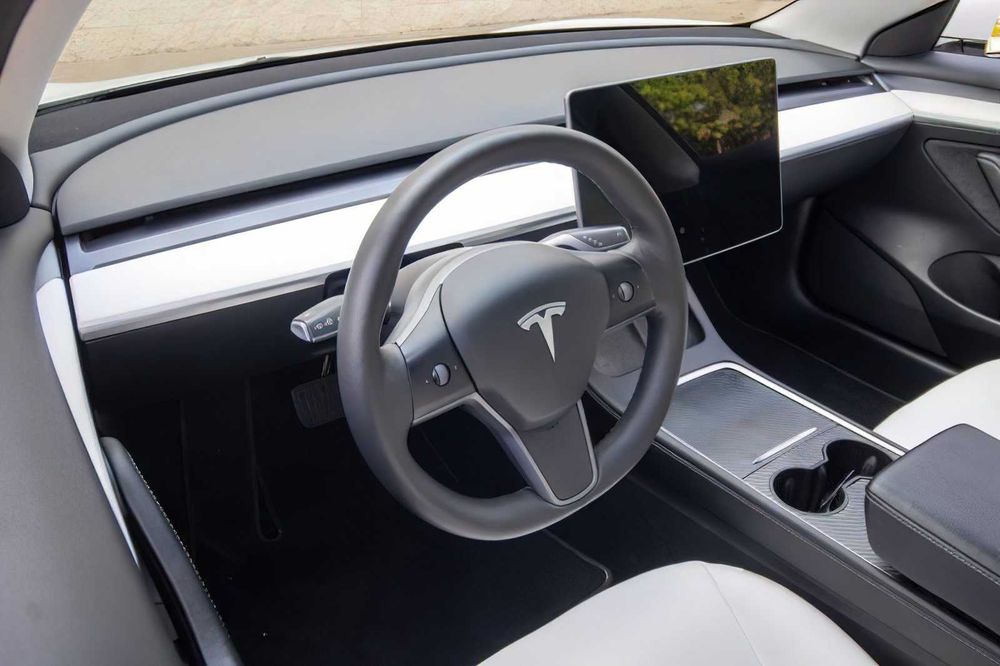 Tesla Model 3 Long Range      2022