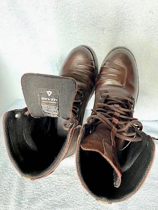 Botas couro Revit