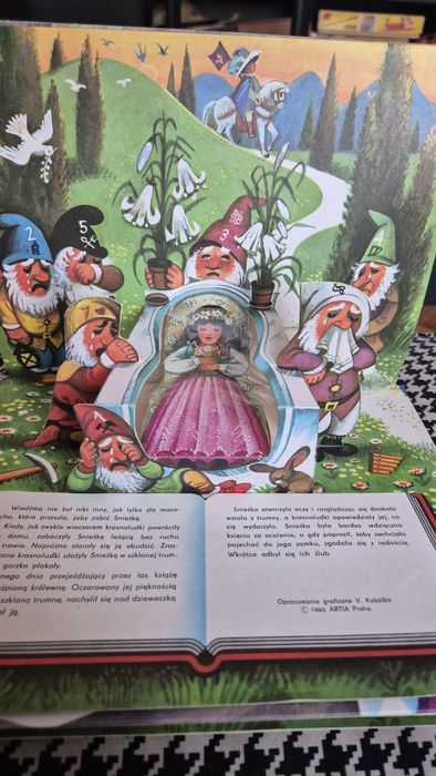 Vojtech Kubasta 1983 rok Królewna Śnieżka rozkładana książeczka PRL