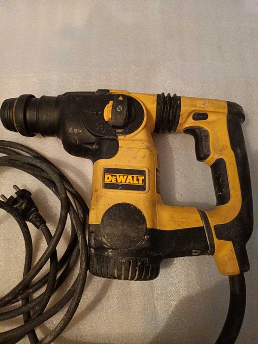 Sprzedam DeWALT Młotowiertarka SDS D25323-QS 800W