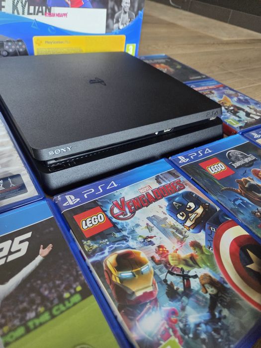 Konsola PS 4 SLIM