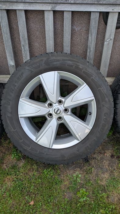 Felgi Volvo  z oponami zimowymi 235/60 r17
