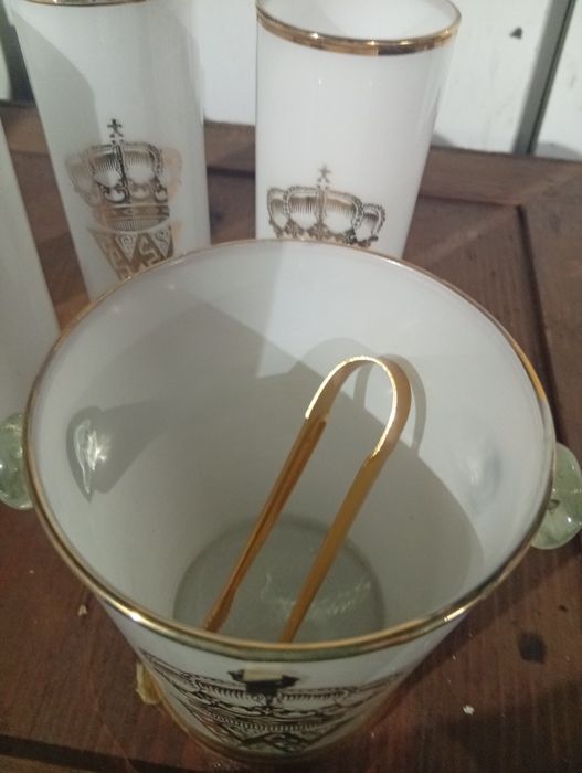 Conjunto balde e copos