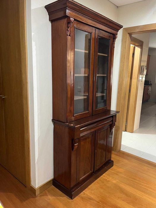 Estante antiga em madeira