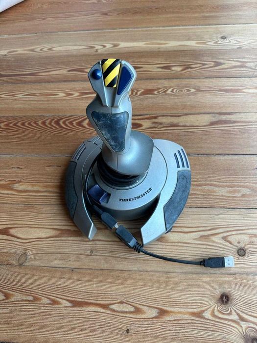 Joystick Thrustmaster (antigo)