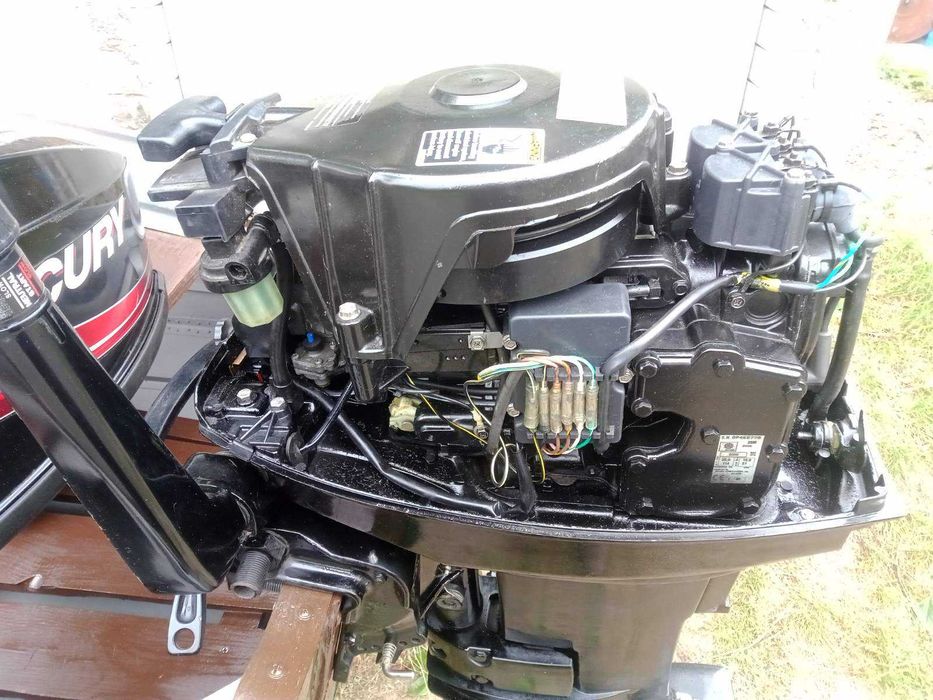 Продам моторний човен