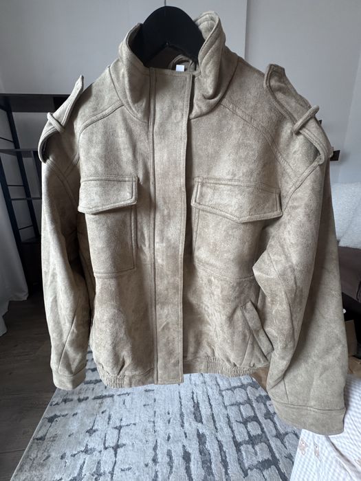 Kurtka damska beige/khaki z kieszeniami i zatrzaskami