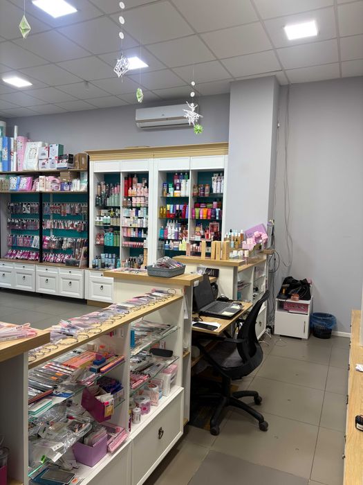 Продаж діючого магазину доглядової косметики (манікюр, педикюр, тощо)