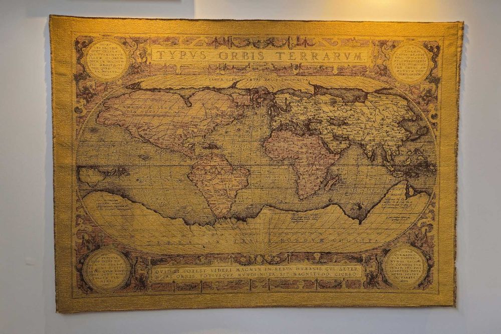 Kilim - gobelin - na ścianę. Mapa świata. Wymiary 145cm x 103cm.