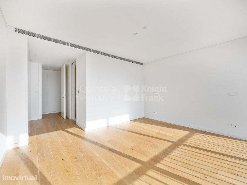 Apartamento T2 em condomínio com piscina em Campolide