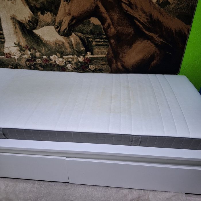 Łóżko z  materacem