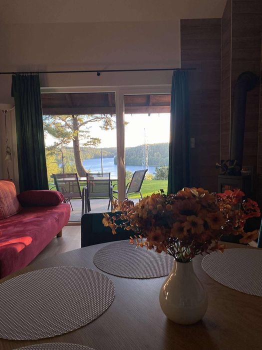 Domek na wynajem Kaszuby, balia ogrodowa z widokiem na jezioro