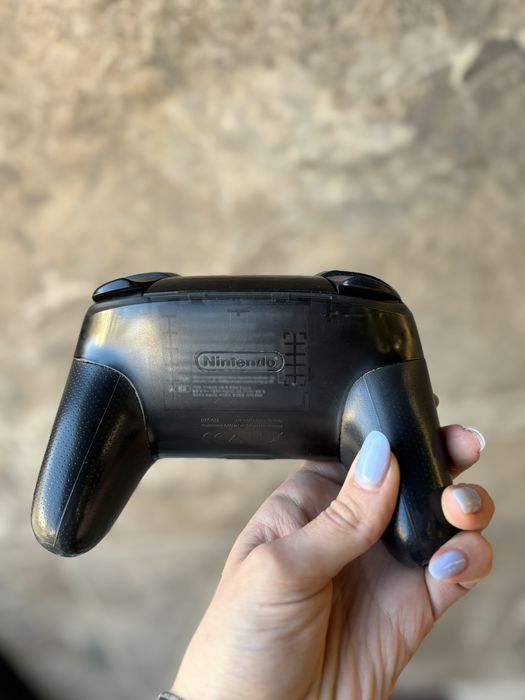 Геймпад Nintendo Switch Pro Controller.