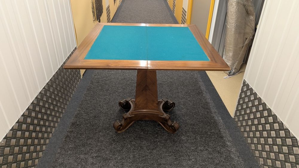 Mesa de jogo antiga