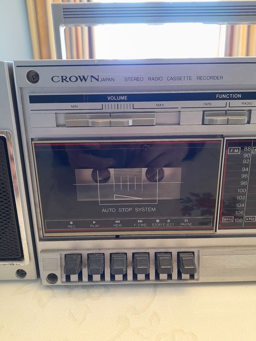 Rádio portátil com leitor de cassetes