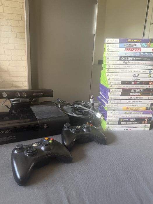 Xbox 360 komplet- konsola, kable, kinect, pady, gry