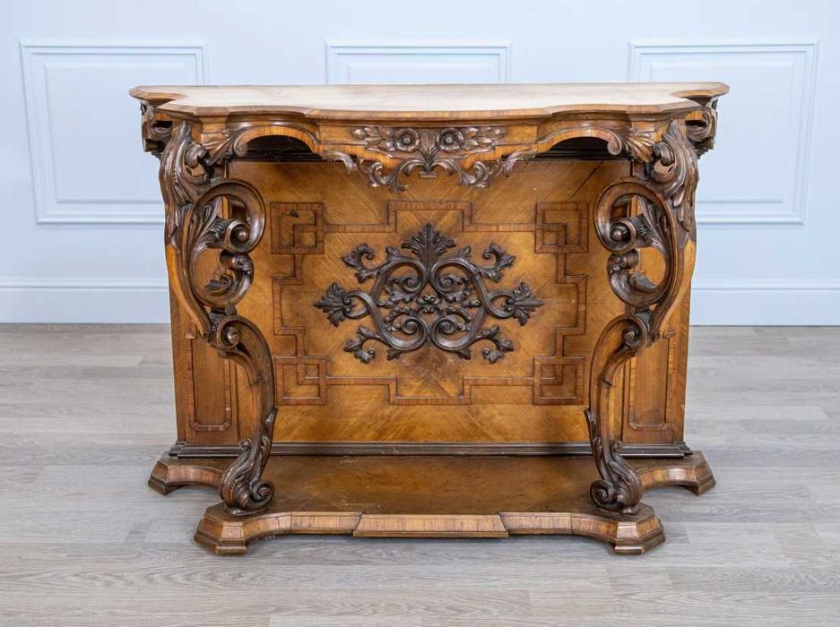 Антикварні консольні столики