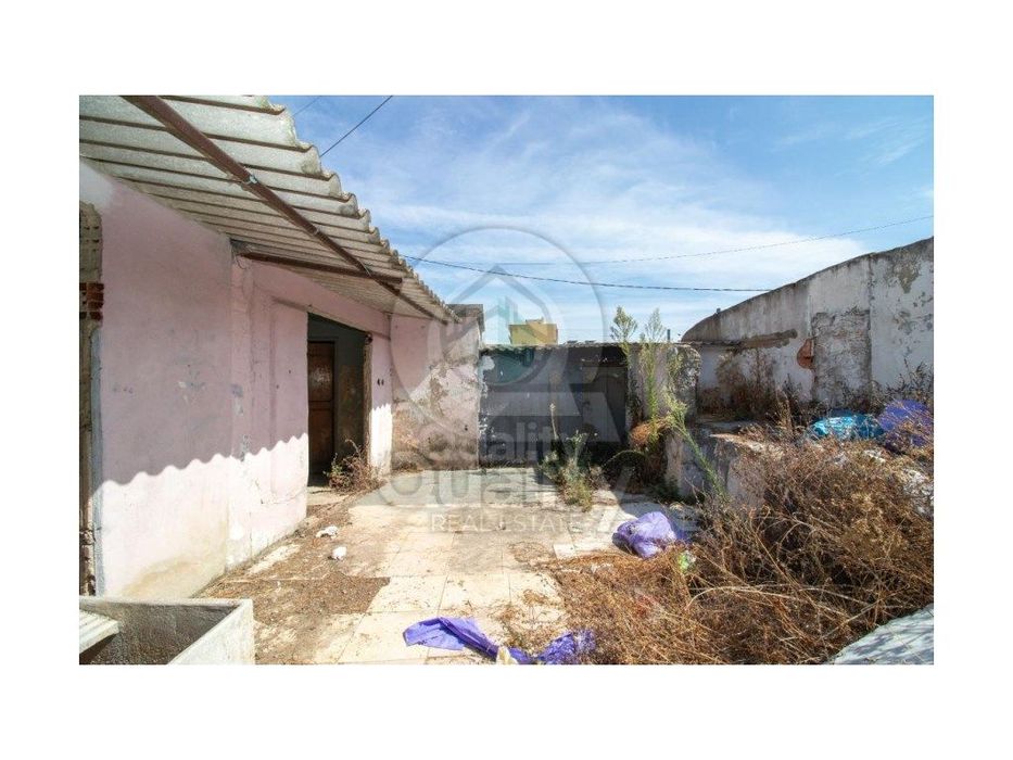 Moradia para Restaurar T4+1 em Barreiro