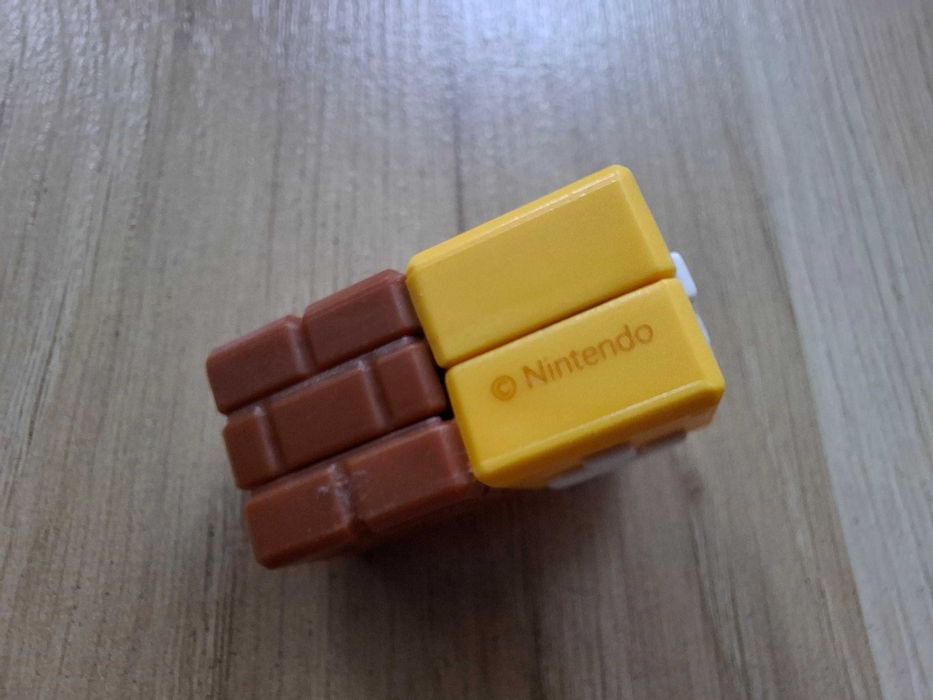 Pytajnikowy blok Kinder Joy Super Mario Bros Nintendo figurka VQ422
