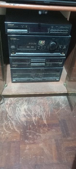 NÃO FUNCIONA. Vendo aparelhagem pioneer midi e gira discos da marca Rotel. 50 euros
