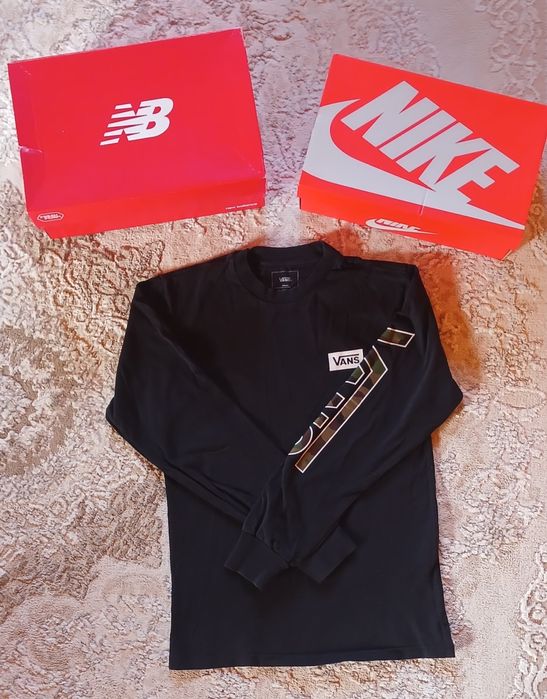 Лонгслив Vans чорного кольору