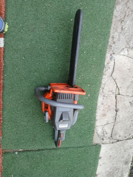 Sprzedam piłę spalinową.