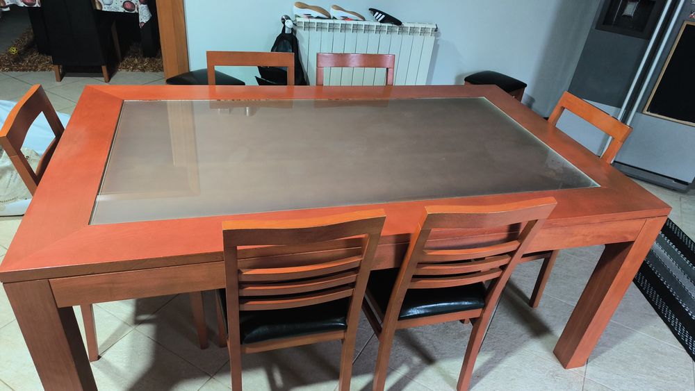 Mesa cozinha co 6 cadeiras 
1.85*110cm mesa fechada,abertura em livro