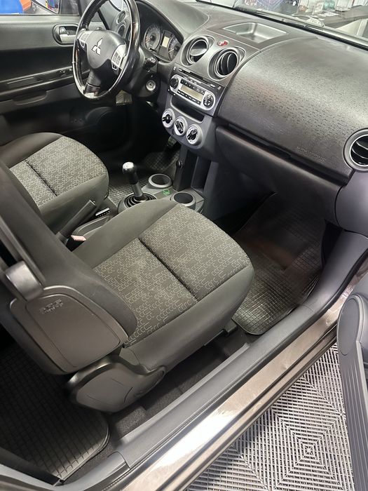 Mitsubishi colt 1.3 Cleartec,castanho em muito bom estado.