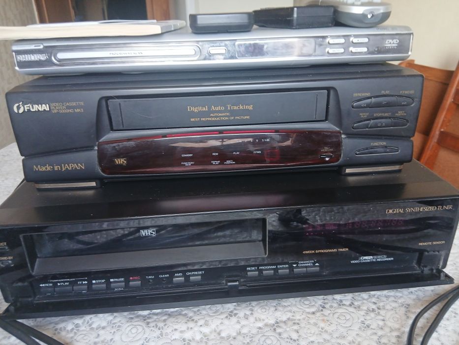 Продам 2 відеомагнітофони та DVD