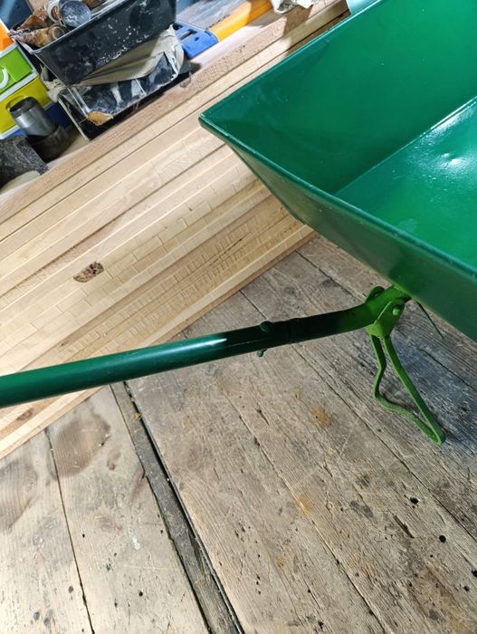 Тачка будівельна