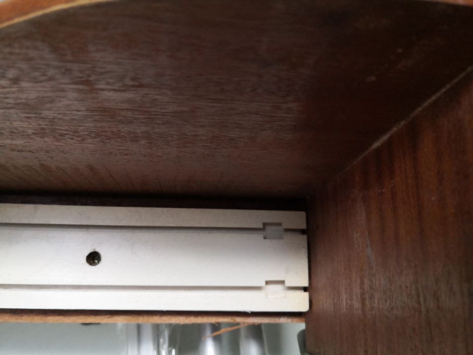 Mesa rústica madeira maciça e sanefas em madeira