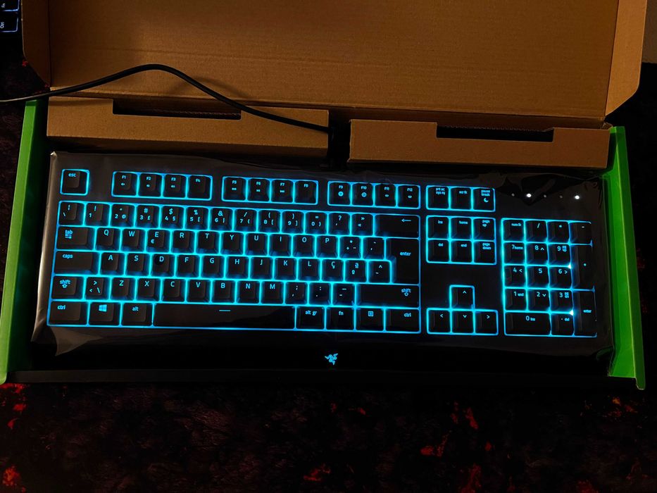 Teclado Gaming Razer Cynosa Chroma - Como Novo