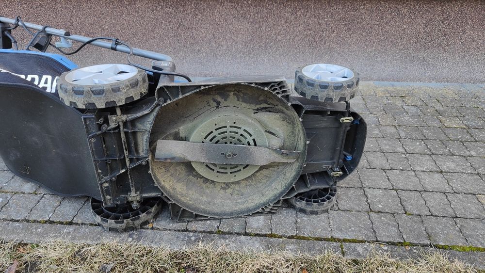 Продам газонокосілку Hyundai 33cm