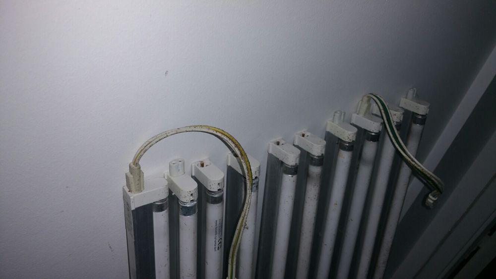 10 lampadas com suporte. Compridas  com147 cm, e 2 com 88 cm.