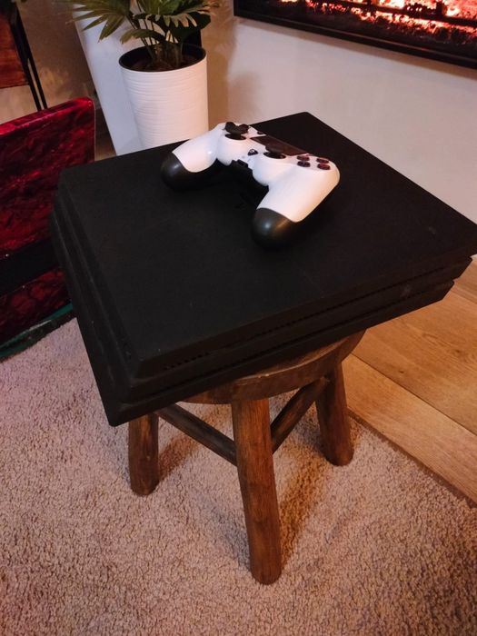 PS 4 PRO pad kable i 5 gier