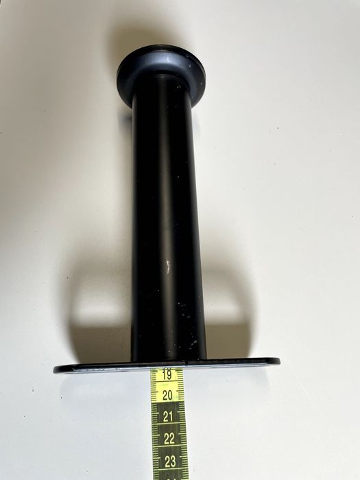 Zestaw czterech metalowych nóg meblowych  (2358).