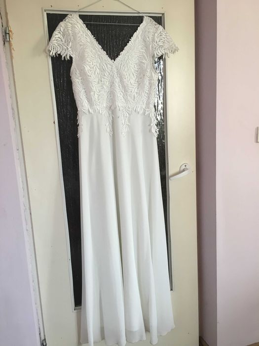 Suknia ślubna - prosta i lekka