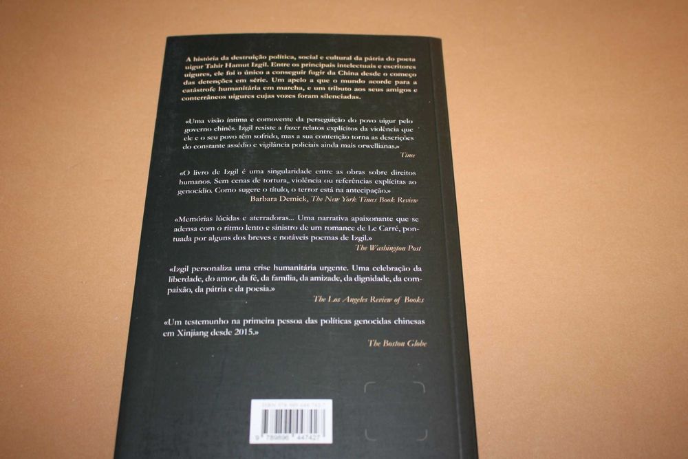 À Espera de Ser Preso durante a Noite //Tahir Hamut Izgil