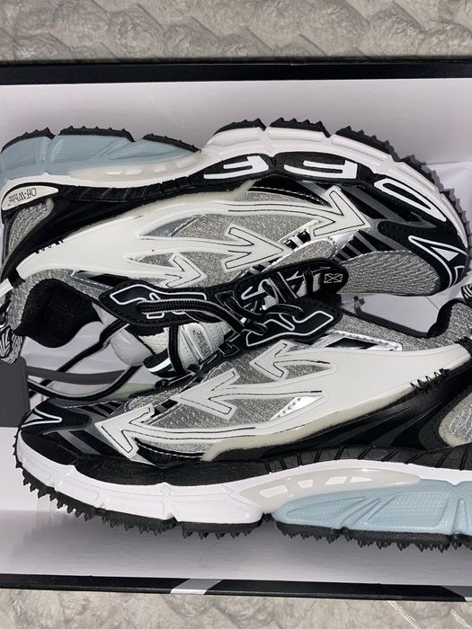 Off-White Be right back 40