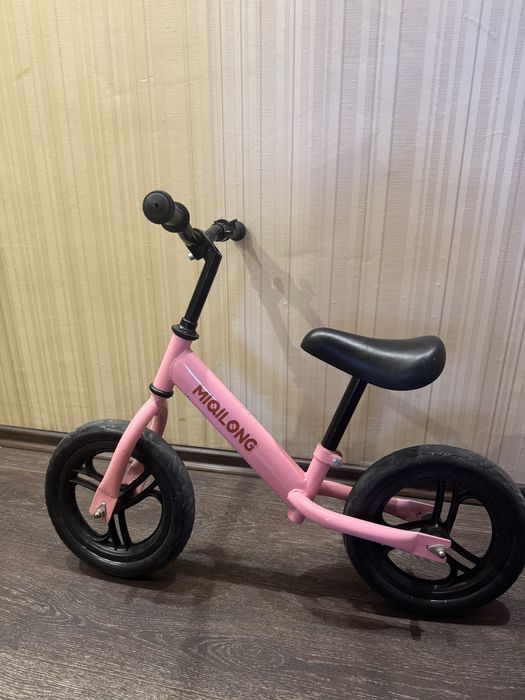 Беговел для дівчинки