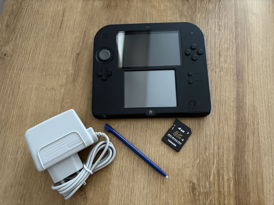 Nintendo 2DS Czarno niebieska + akcesoria