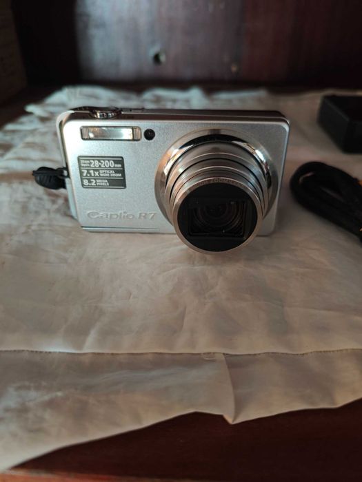 Ricoh Caplio R7 Digital Camera64584485599746122