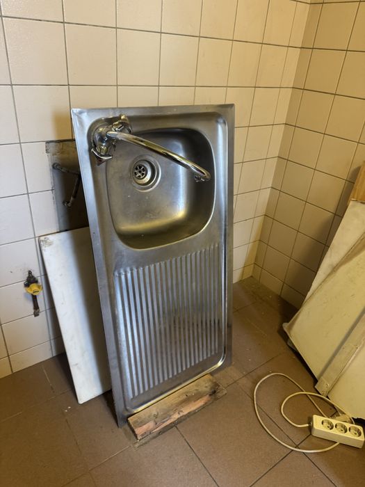 Lava-loiça + torneira pronto a levar