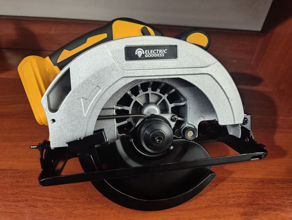 Акумуляторна циркулярна пила